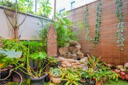 Kew Gate (D16), Terrace #459684771